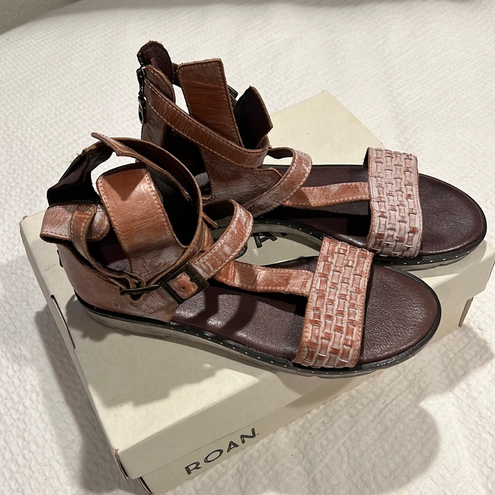 ROAN, leather cognac/ brown with a whitewash, size 8.5